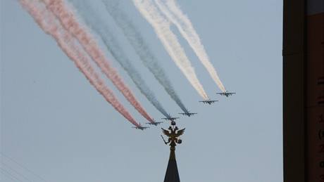 Vojenská pehlídka pi ruských oslavách 65. výroí vítzství v II. svtové válce (9. kvtna 2010)