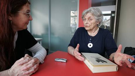Histori�ka Milena Flodrová s redaktorkou Janou Soukupovou.