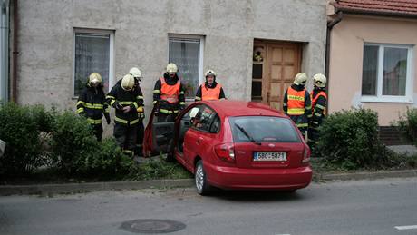 Dopravní nehoda v brnnské ásti Komín na ulici Hlavní.