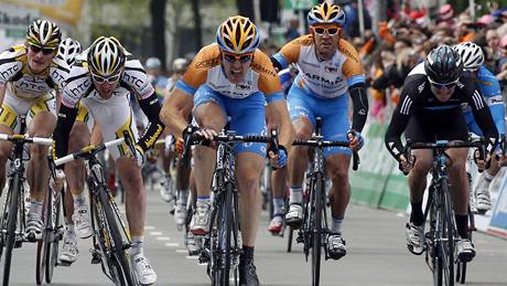 Druhá etapa na Giru se rozhodovala v záv�re�ném spurtu