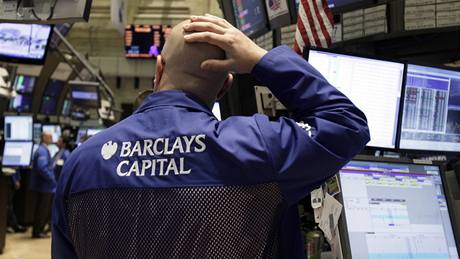 Obchodník sleduje pád americké burzy ve �tvrtek 6. kv�tna 2010