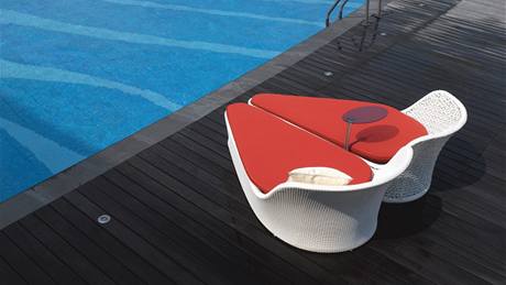 Um�lý ratan. Je nenáro�ný na údr�bu a výrobci z n�j kouzlí r�zné tvary