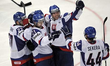 Takhle se Slováci radovali z gólu na loském ampionátu v Nmecku. Letos hokejové mistrovství svta hostí práv Slovensko. Pi bratislavském Slovakia Cupu reprezentace v generálce uspla.