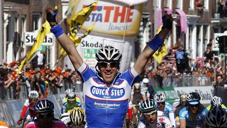 Belgický cyklista Wouter Weylandt se raduje z triumfu ve 3. etap Giro d´Italia 2010