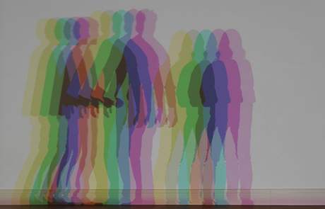 Olafur Eliasson:  Tvj nepesn stn (barva), 2010; halogenov lampy, sklo, hlink 