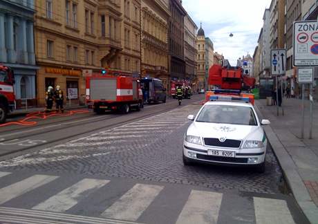 V Revoluční třídě v centru Prahy ráno unikal plyn, který začal hořet. 