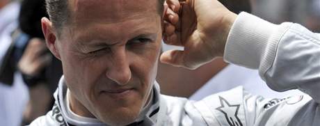 PED ZVODEM. Michael Schumacher se pipravuje na start Velk ceny Monaka.