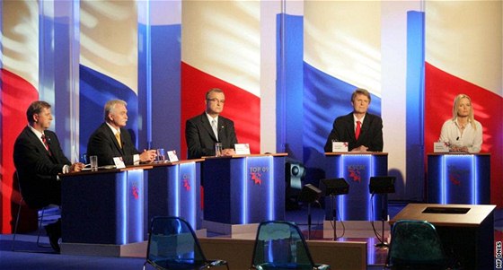 V debat� vystoupili Stanislav Grospi� (KS�M), Milan Urban (�SSD), Miroslav Kalousek (TOP 09), Petr Bendl (ODS) a Kate�ina Klasnová (VV). (12. kv�tna 2010)