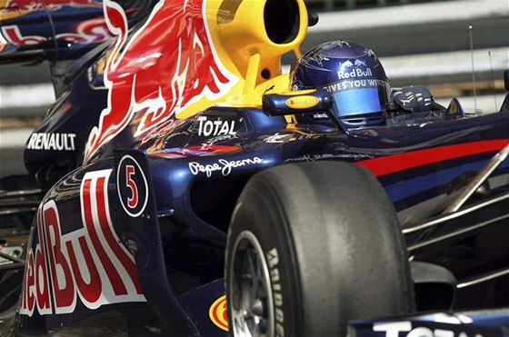 Sebastian Vettel pi prvním tréninku na Velkou cenu Monaka