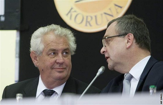 Milo Zeman a Miroslav Kalousek na finanním fóru Zlaté koruny.