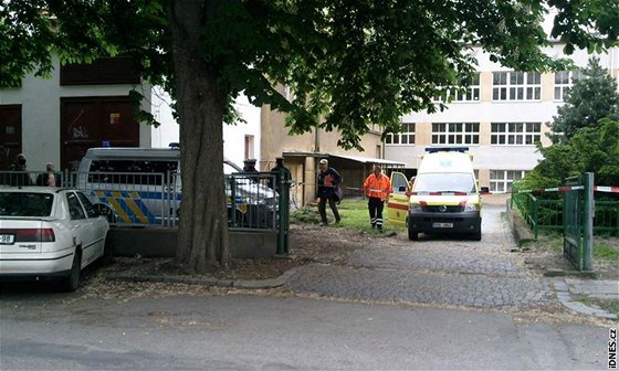 Dvanáctiletého chlapce zabil v Podbradech proud vysokého naptí z trafostanice. (16. kvtna 2010)
