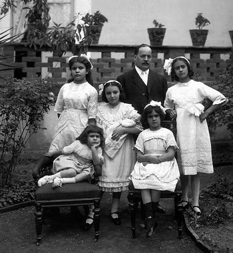 Frida jako mal holika, 1911 (prvn zprava)