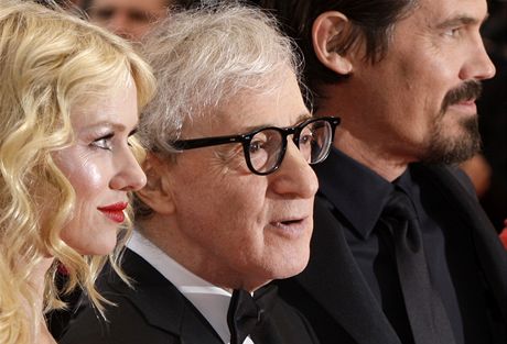 Cannes 2010 - reisr Woody Allen (uprosted) s herekou Naomi Watts a hercem Joshem Brolinem