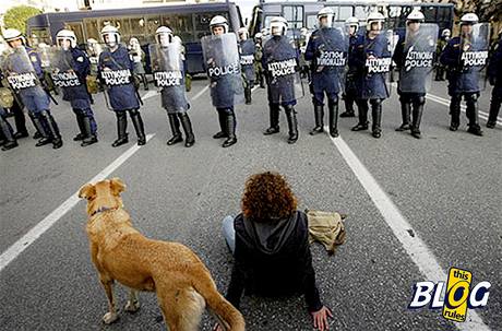 Ps demonstrant pi protestech v ecku.