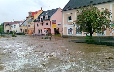 Zatopen centrum Valaskho Mezi. (17. kvtna 2010)