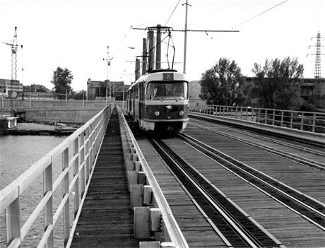 Pvodn tramvajov most v Troji