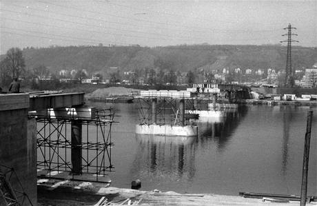 P�vodn� tramvajov� most v Troji