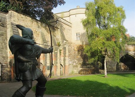 Britnie. Nottinghamsk hrad a socha Robina Hooda