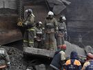 V dole Raspadskaja pokraují záchranné práce, pod zemí jsou stále desítky horník. (11. kvtna 2010)