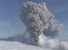 Mrak popela ze sopky Eyjafjallajökull dosahuje výky devíti kilometr.