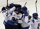 ASPO JEDEN. Hokejisté Finska se radují z jediného gólu v utkání s Nmeckem.