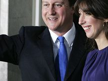 David Cameron odjd od Buckinghamskho palce, kde ho krlovna jmenovala novm premirem. (11. kvtna 2010)