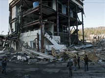 Povrchov budova, kterou poniil vbuch metanu v dole Raspadskaja na Sibii (10. kvtna 2010)