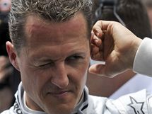 PED ZVODEM. Michael Schumacher se pipravuje na start Velk ceny Monaka.