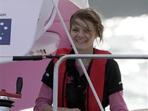 Australsk jachtaka Jessica Watsonov  piplouv do pstavu v Sydney, kde zakonila svou  plavbu kolem svta.