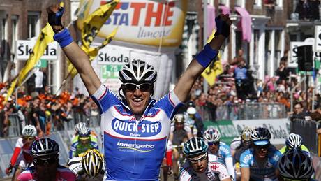 Belgický cyklista Wouter Weylandt se raduje z triumfu ve 3. etap� Giro d´Italia 2010