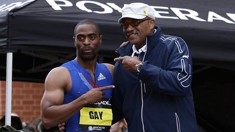Tyson Gay a nkdejí dritel rekordu na 200 metr na rovin Tommie Smith
