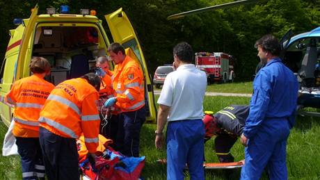 Záchrana �eny z lomu Malá Amerika. (9. kv�tna 2010)