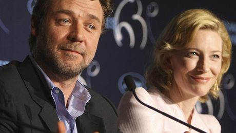 Cannes 2010 - herci Cate Blanchettová a Russell Crowe