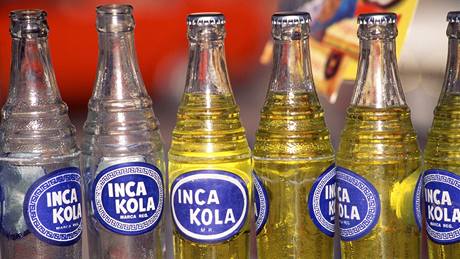 Inca Kola, lutý peslazený symbol Peru.