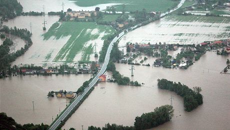Záplavy z letadla - rozlitá Odra v okolí Bohumína (18. kvtna 2010)