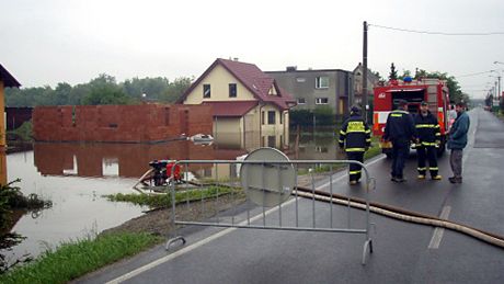 Zlodji chtli vyuít tké situace lidí v zatopené ásti msta