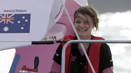 KVTEN 2010. Jessica Watsonová piplouvá do pístavu v Sydney, kde zakonila svou plavbu kolem svta.