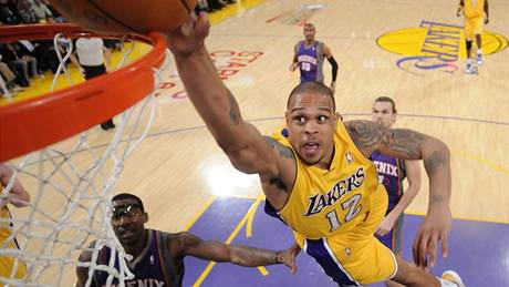 Shannon Brown z LA Lakers se marn natahuje, sme do koe Phoenixu Suns mu nevyjde