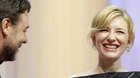 Russell Crowe a Cate Blanchettová v Cannes