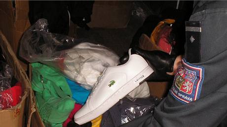  Brn�, Hatích a ��áru nad Sázavou prodávali obchodníci pad�lané zbo�í