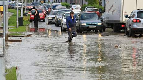 pitálská ulice ve Slavkov u Brna po pívalových detích (25. 5. 2010).