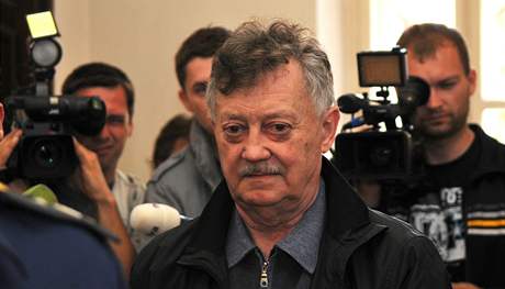Jií Mikech u krajského soudu v Brn (25. 5. 2010).