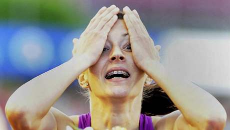 TO SNAD NENÍ PRAVDA. Denisa Rosolová práv vyhrála závod na 400 metr. 