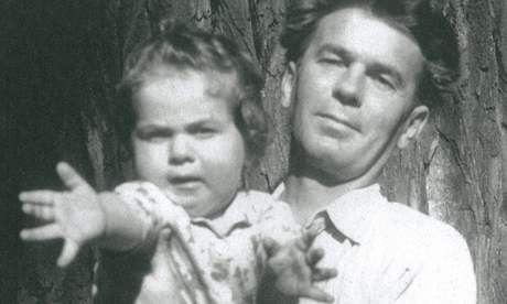 Oldřich Mikulášek v roce 1954 se synem Ondřejem, budoucím hercem