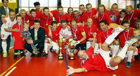 Futsalisté Chrudimi se radují ze zisku titulu