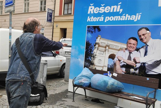 Alois Janák zaútoil na volební stánek ODS v Brn syrovými vajíky. V ervenci roku 2008 zase polepil sídlo brnnské ODS svými plakáty