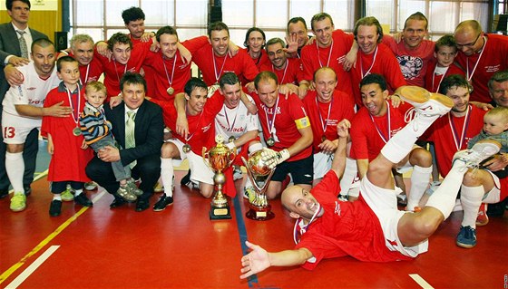 Futsalisté Chrudimi se radují ze zisku titulu