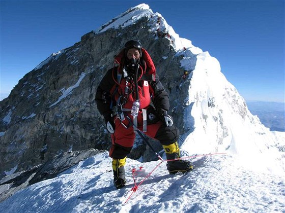 Nepálec Apa Sherpa drí rekord ve výstupech na Mount Everest.