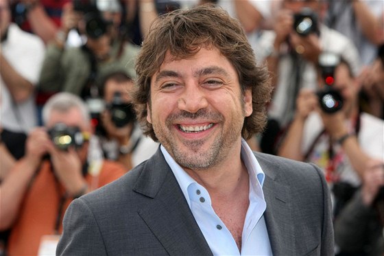 Javier Bardem osnil ve filmu Biutiful reiséra Alejandra Gonzáleze Iárritu.