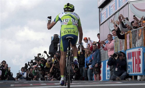 Ivan Basso a jeho vítzné gesto na Giru